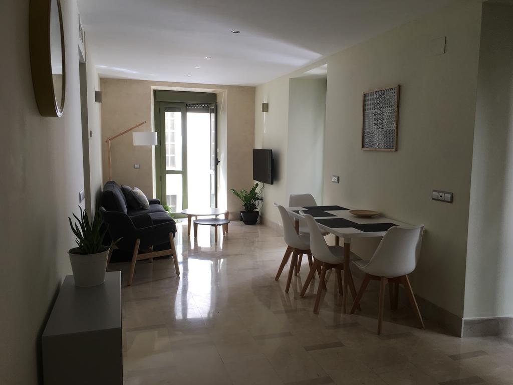 1E Azofaifo St Apartment Севілья Екстер'єр фото
