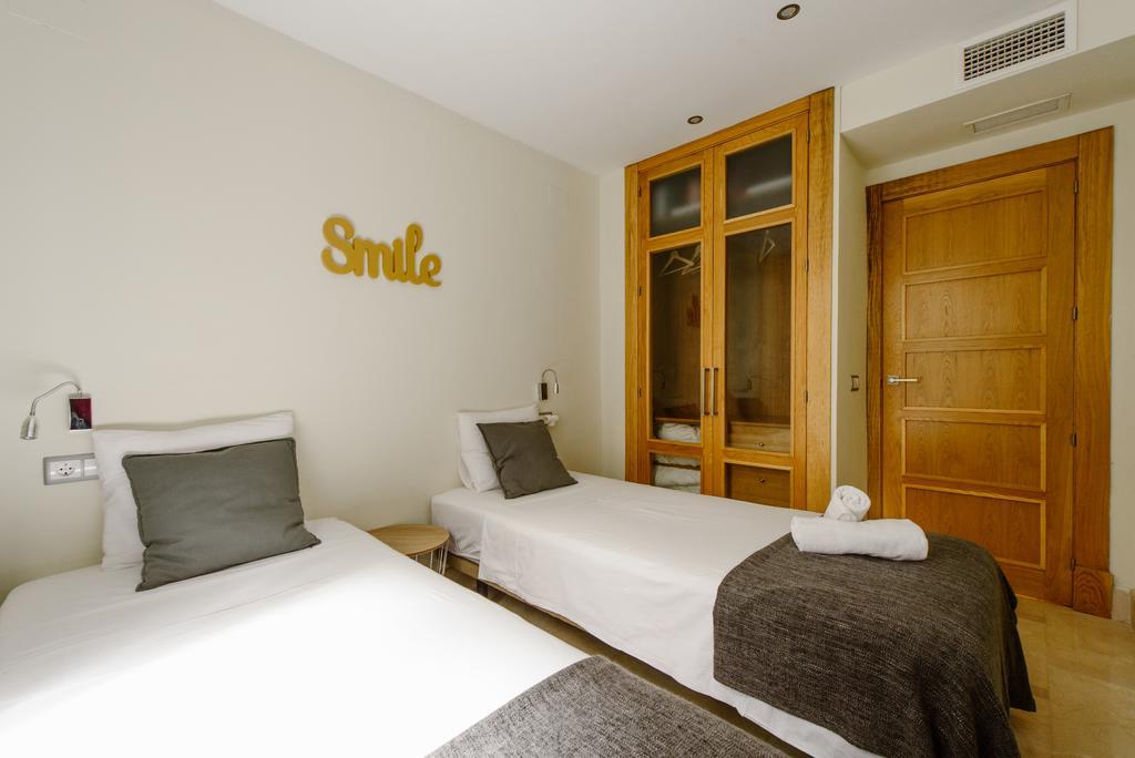 1E Azofaifo St Apartment Севілья Екстер'єр фото