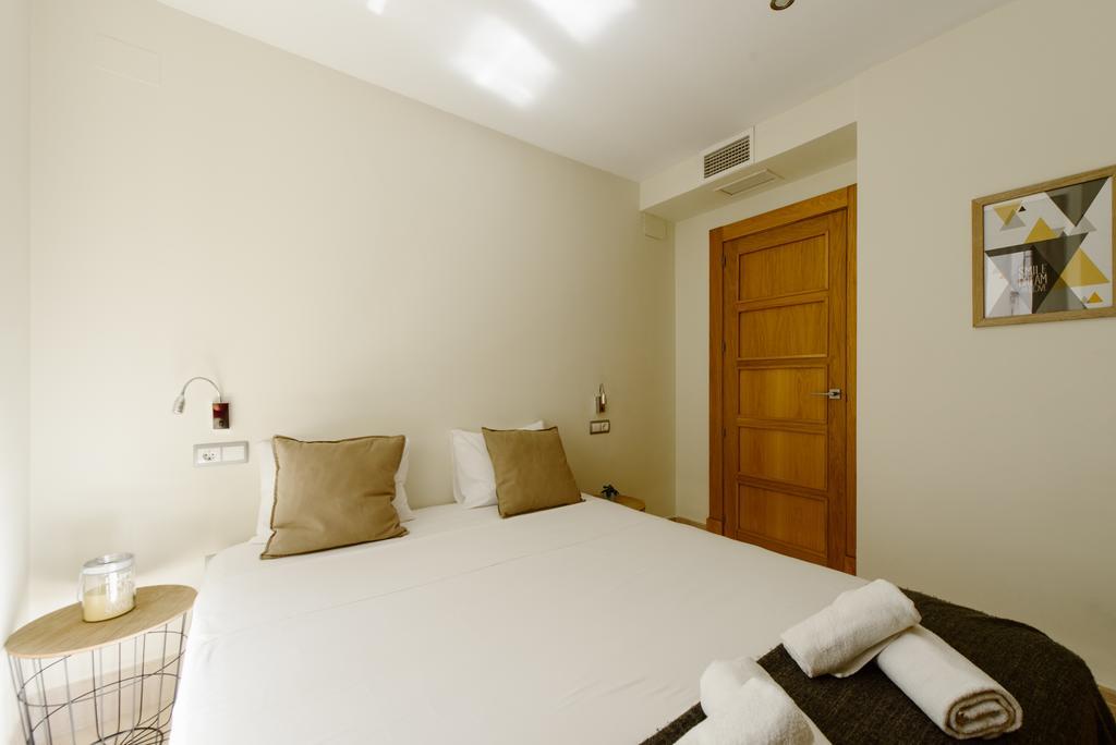 1E Azofaifo St Apartment Севілья Екстер'єр фото