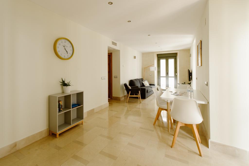 1E Azofaifo St Apartment Севілья Екстер'єр фото